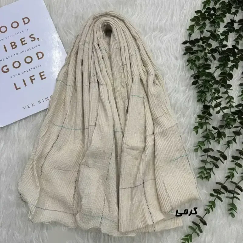 شال نخی طرحدار وارداتی مشکی مناسب روزمره قواره 190 در 67 سانتیمتر - تصویر 3