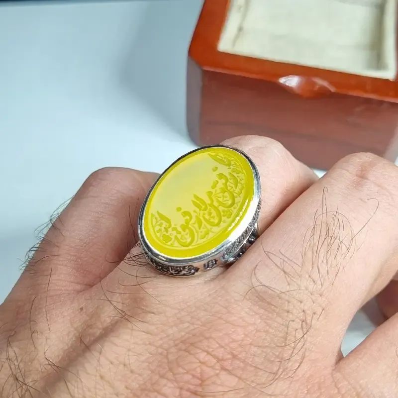 انگشتر نقره مردانه عقیق زرد دستساز با حکاکی لا رفیق من لا رفیق له عیار 925 - تصویر 2
