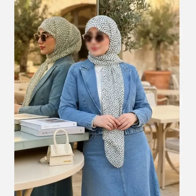روسری نخی کاستوم طرح سپید قواره 110 دور دوخت بدون لیز خوردگی - تصویر 5
