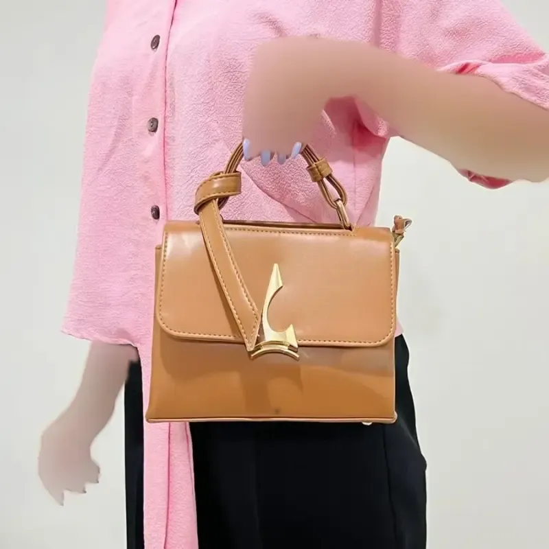 کیف دستی و دوشی زنانه دوزیپ جنس بیاله کد 1383 ابعاد 20x17x11 سانتیمتر - تصویر 2