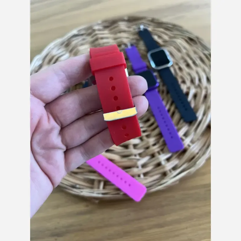 ساعت هوشمند طرح اپل واچ با بند سیلیکونی مناسب کودکان و بزرگسالان - تصویر 4