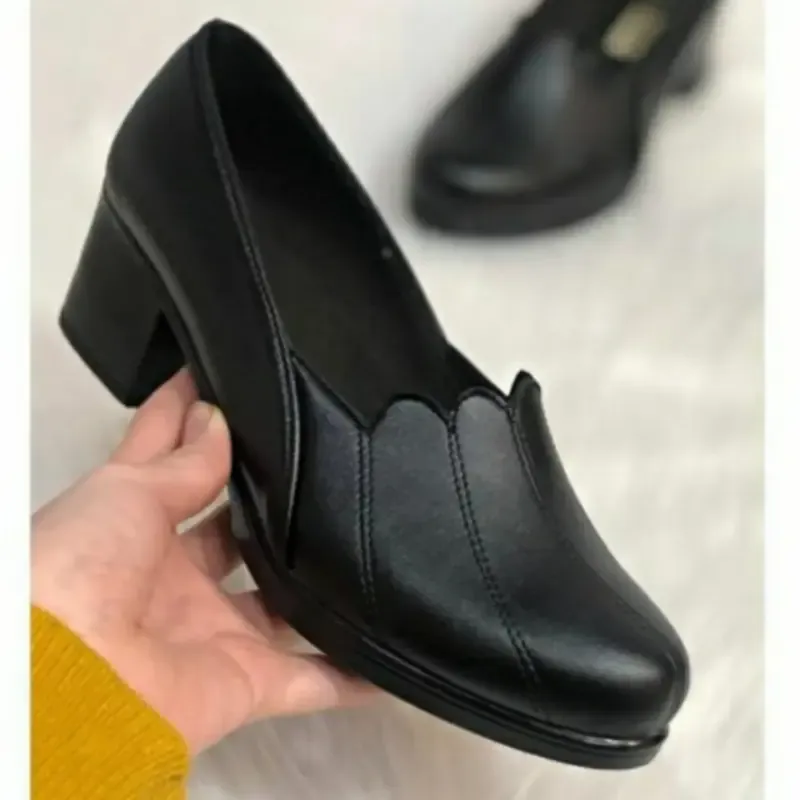 کفش طبی زنانه پاشنه دار مدل هلالی با رویه چرم صنعتی مشکی و زیره PVC - تصویر 2
