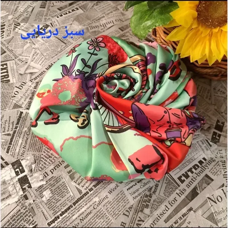 مینی اسکارف ابریشم طرح باربی ابعاد 76 در 76 رنگی - تصویر 3