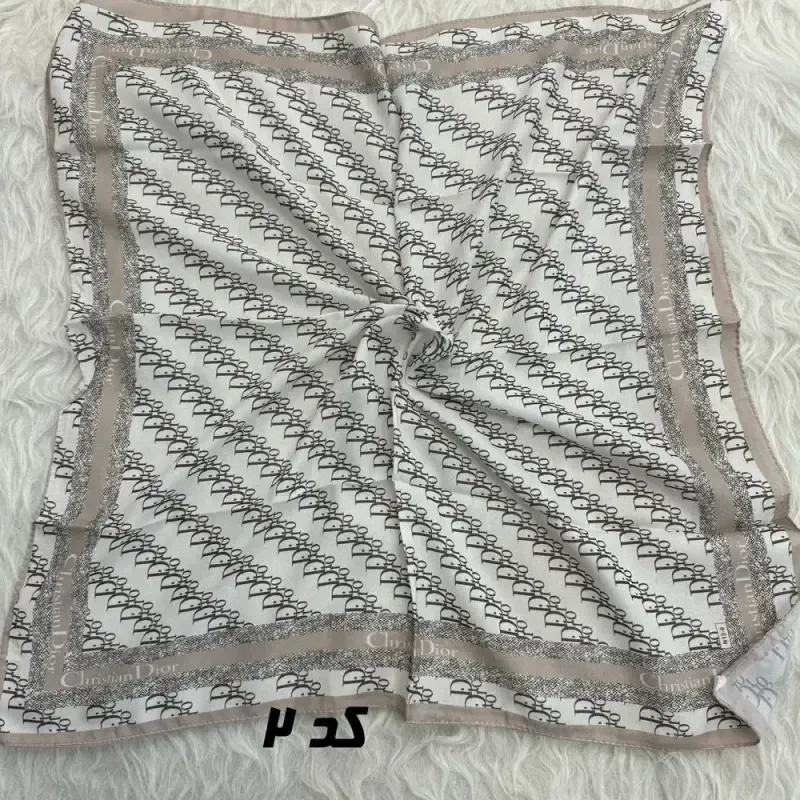مینی اسکارف کرمی نخ قواره 65x65 سانتیمتر مناسب استفاده روزمره بدون آبرفت و رنگ رفت - تصویر 5
