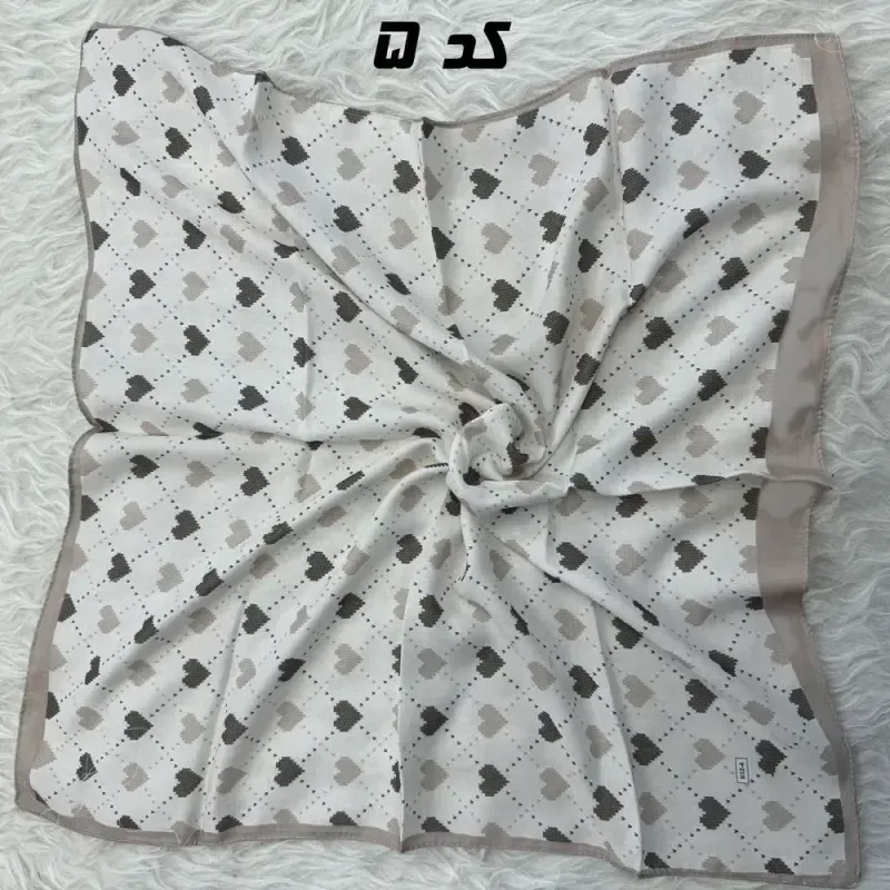 مینی اسکارف کرمی نخ قواره 65x65 سانتیمتر مناسب استفاده روزمره بدون آبرفت و رنگ رفت - تصویر 2