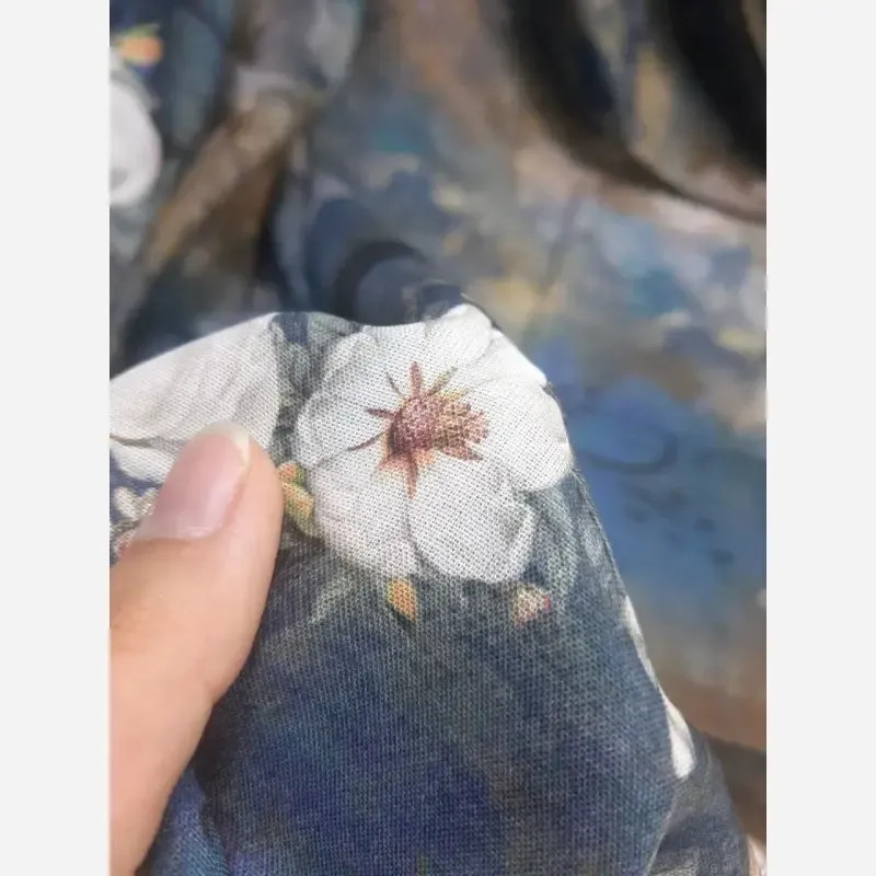 روسری نخ کاستوم قواره 140 طرح پتینه دور گل - تصویر 2