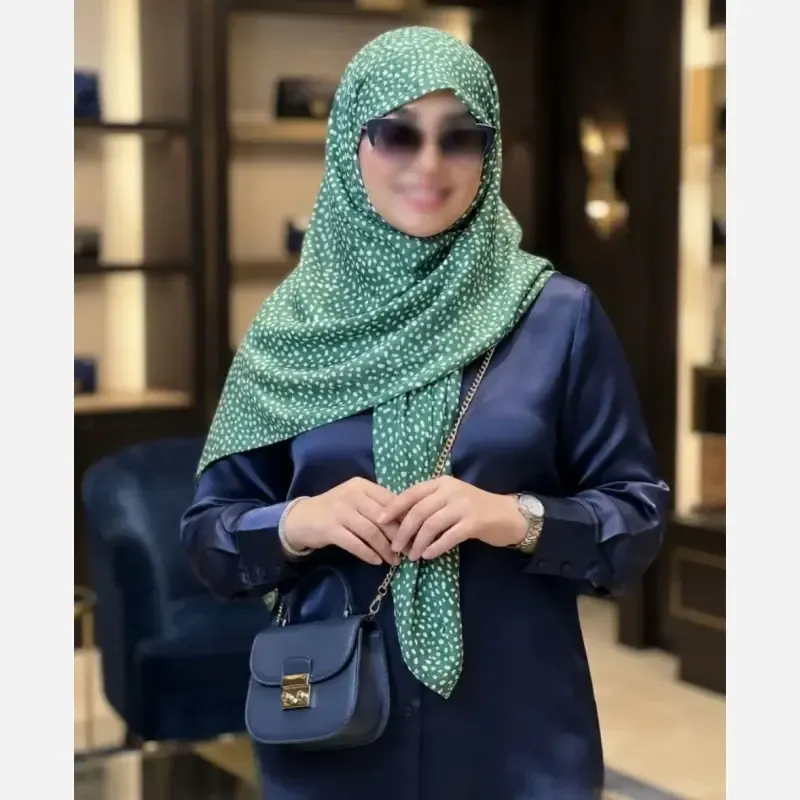 روسری نخی کاستوم طرح سپید قواره 110 دور دوخت بدون لیز خوردگی - تصویر 12