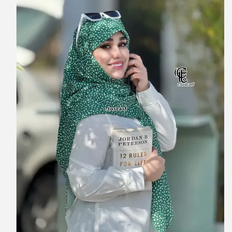 روسری نخی کاستوم طرح سپید قواره 110 دور دوخت بدون لیز خوردگی - تصویر 3