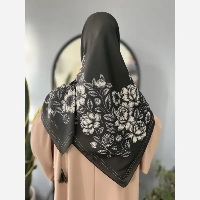 روسری سوپرنخ قواره 120 طرح گل سبز لطیف و نرم - تصویر 3