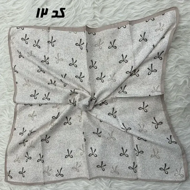 مینی اسکارف کرمی نخ قواره 65x65 سانتیمتر مناسب استفاده روزمره بدون آبرفت و رنگ رفت - تصویر 7