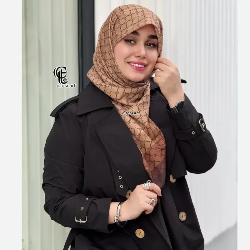 روسری نخ کاستوم طرح گوچی حاشیه قهوه ای زمینه نسکافه ای سایز بزرگ - تصویر 3