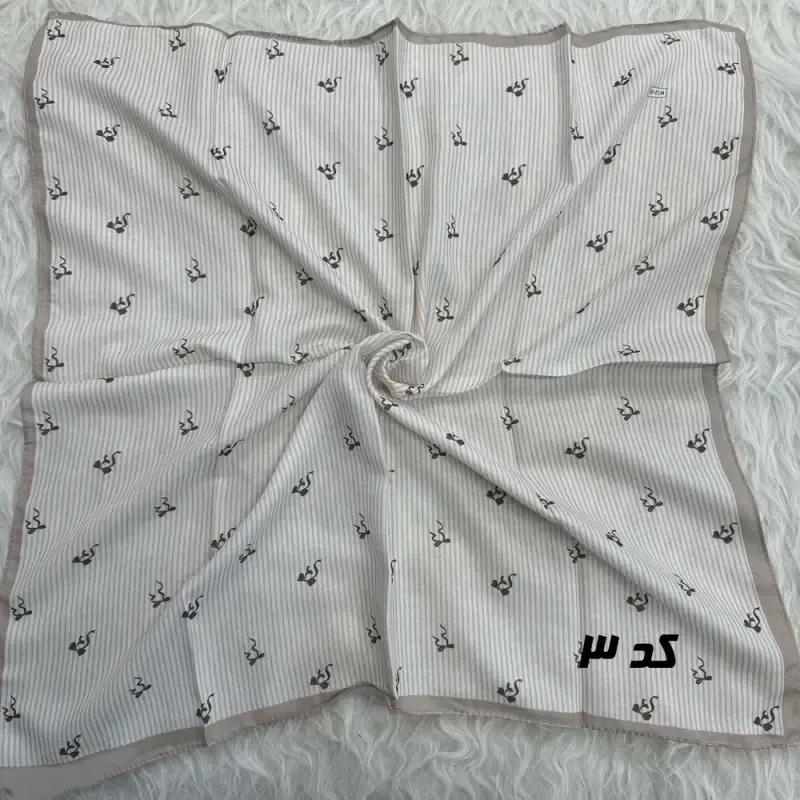 مینی اسکارف کرمی نخ قواره 65x65 سانتیمتر مناسب استفاده روزمره بدون آبرفت و رنگ رفت - تصویر 4