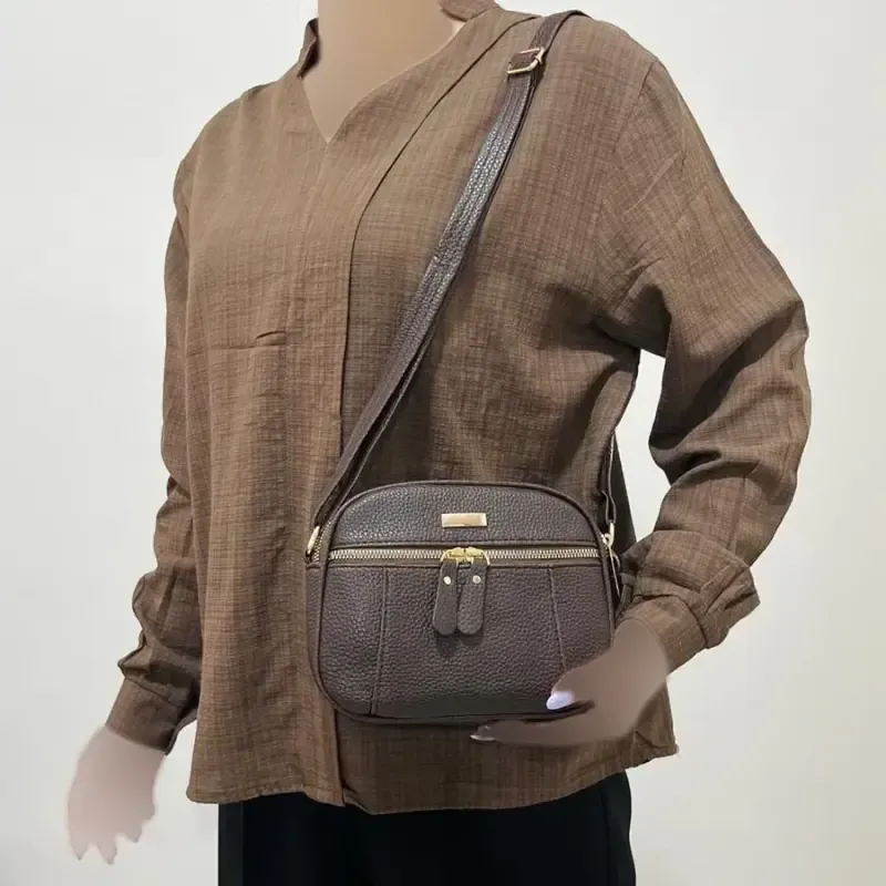 کیف زنانه چرم طرح کنفی چهار زیپ کد 1380 با بند دوشی قابل تنظیم - تصویر 6