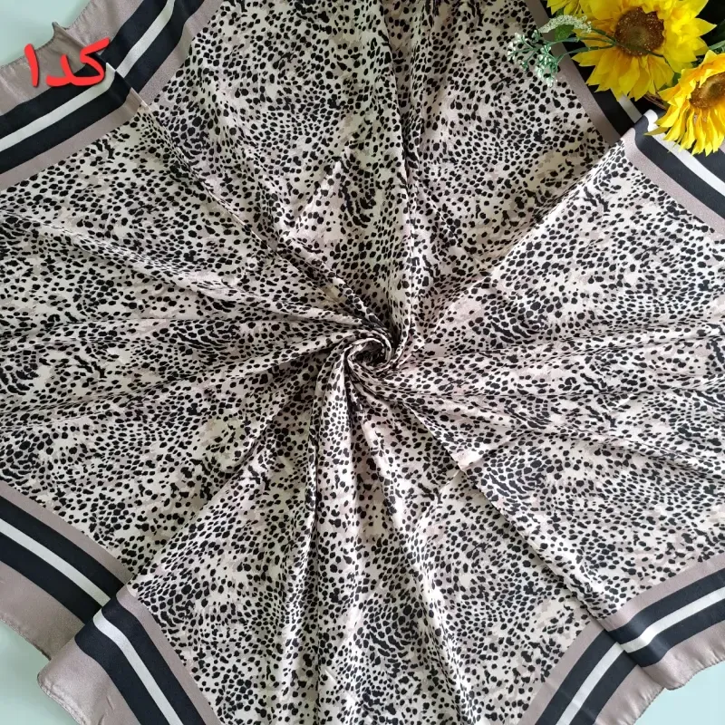روسری زنانه پلنگی قواره 140 جنس کشمیر پلیسه منگوله دار رنگ نسکافه ای مشکی - تصویر 2