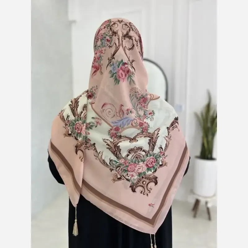 روسری کرپ نخ صورتی قواره 140 لطیف و نرم - تصویر 4