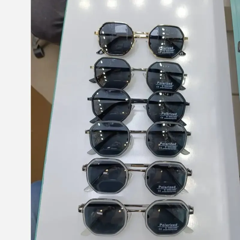 عینک آفتابی پلیس مدل چند ضلعی UV400 مردانه و زنانه رنگ مشکی طلایی - تصویر 13