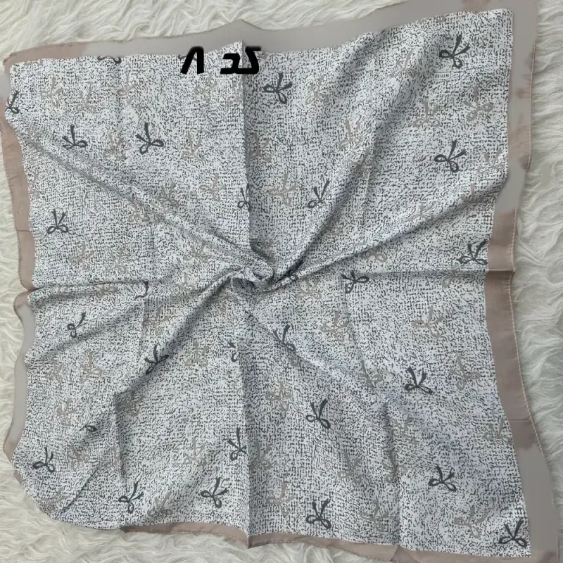 مینی اسکارف کرمی نخ قواره 65x65 سانتیمتر مناسب استفاده روزمره بدون آبرفت و رنگ رفت - تصویر 11