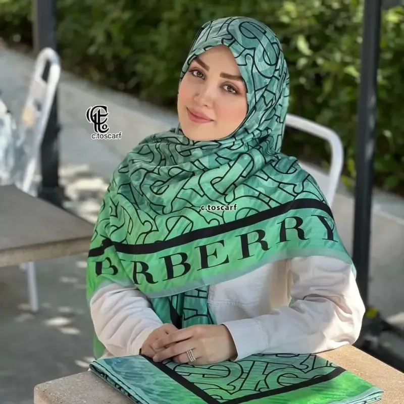 روسری نخ کاستوم طرح بنیتا قواره بزرگ 140 سانتیمتر چرخ دوز لیز نیست - تصویر 2