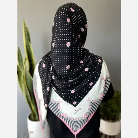 روسری سوپر نخ قواره 140 طرح گلدار رنگ مشکی و سرمهای