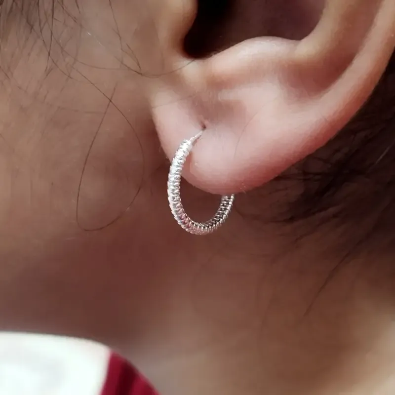 گوشواره نقره حلقه ای طرح عاج سایز مدیوم زنانه نقره ای - تصویر 5