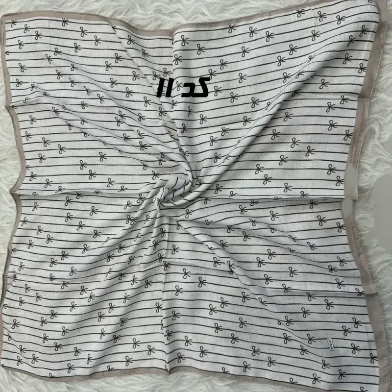 مینی اسکارف کرمی نخ قواره 65x65 سانتیمتر مناسب استفاده روزمره بدون آبرفت و رنگ رفت - تصویر 8