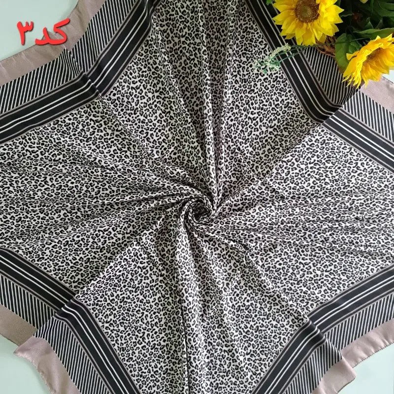 روسری زنانه پلنگی قواره 140 جنس کشمیر پلیسه منگوله دار رنگ نسکافه ای مشکی - تصویر 4