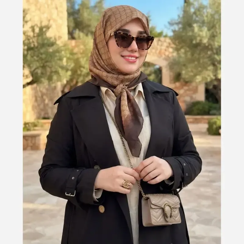 روسری نخ کاستوم طرح گوچی حاشیه قهوه ای زمینه نسکافه ای سایز بزرگ - تصویر 12