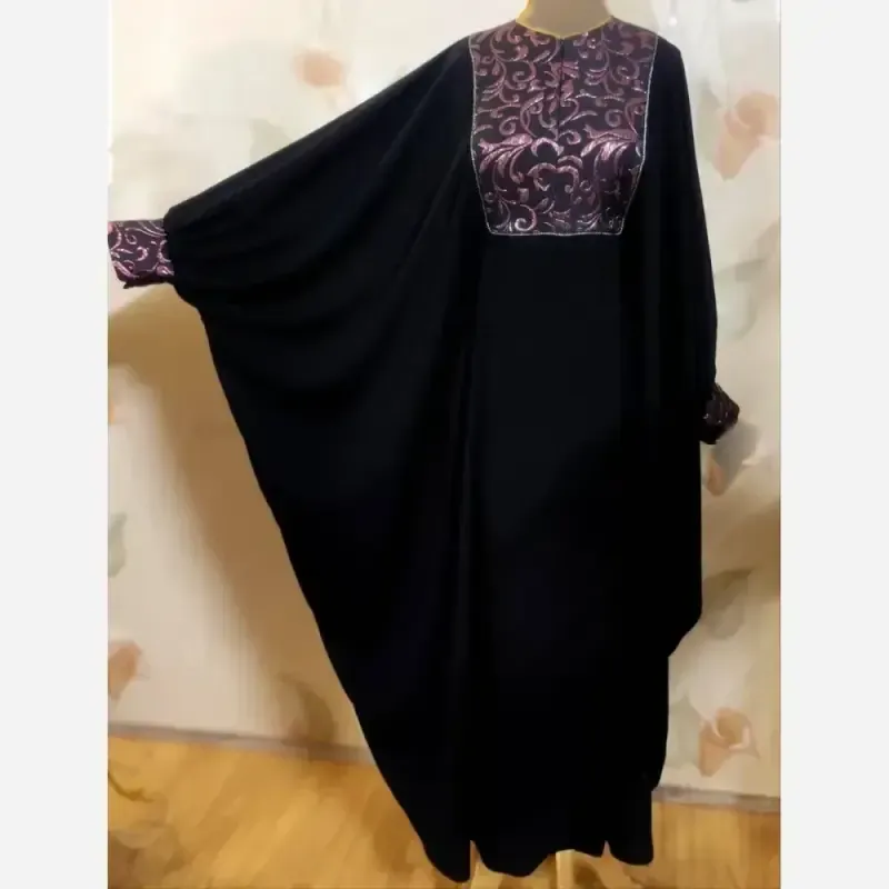 عبای زنانه طرح نجلا جنس کرپ الیزه رنگ مشکی خرجکار زرشکی فری سایز - تصویر 5