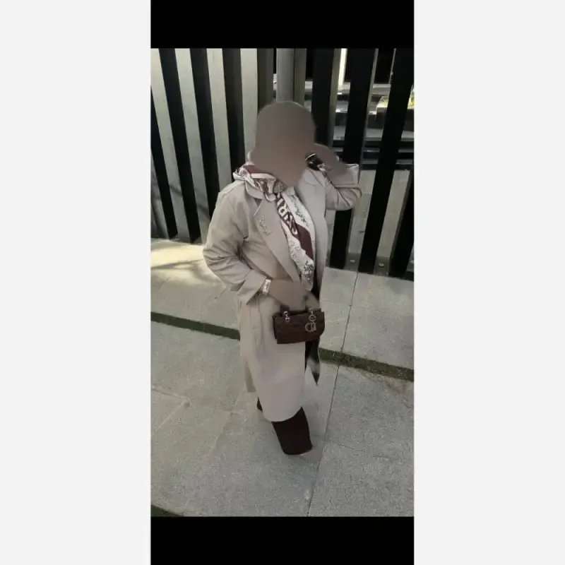 مانتو بلند جلو باز مدل پرستو پارچه بزیاق درجه یک کمربنددار فری سایز - تصویر 4